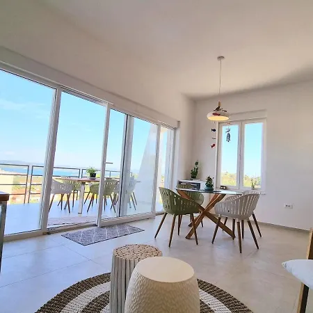 Apartment With A View And Heated Pool In Croatia Murter