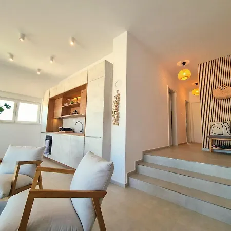 With A View And Heated Pool In Croatia