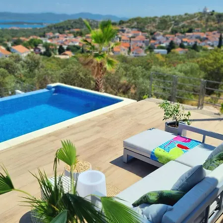 With A View And Heated Pool In Croatia Apartamento Murter