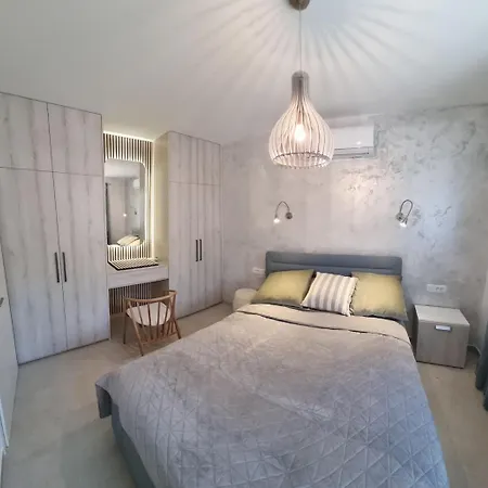 Apartamento With A View And Heated Pool In Croatia