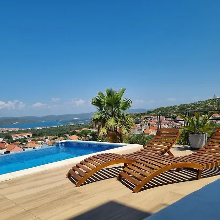Apartment With A View And Heated Pool In Croatia Murter