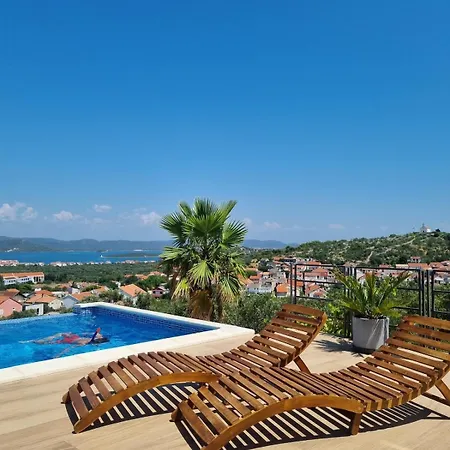 With A View And Heated Pool In Croatia Apartment *