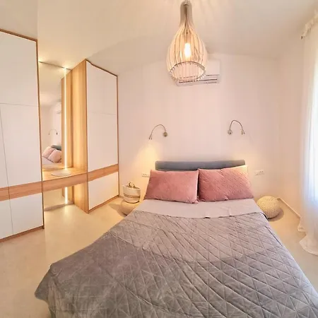 公寓 With A View And Heated Pool In Croatia 穆泰尔岛